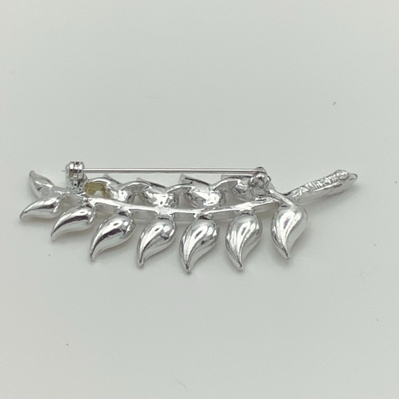 Sarah Coventry Rhinestone Leaf Shaped Brooch - Picture 4 of 5